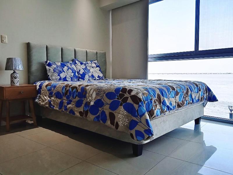 Luxury Suites Riverfront Gye image