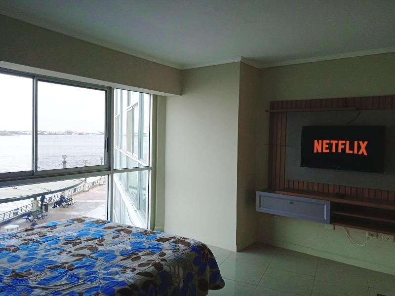 Luxury Suites Riverfront Gye image