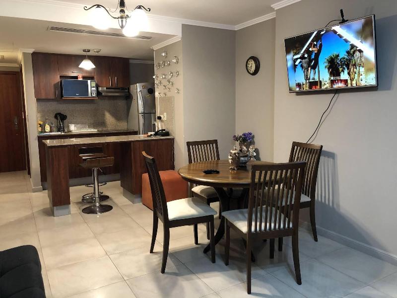 Luxury Suites Riverfront Gye image