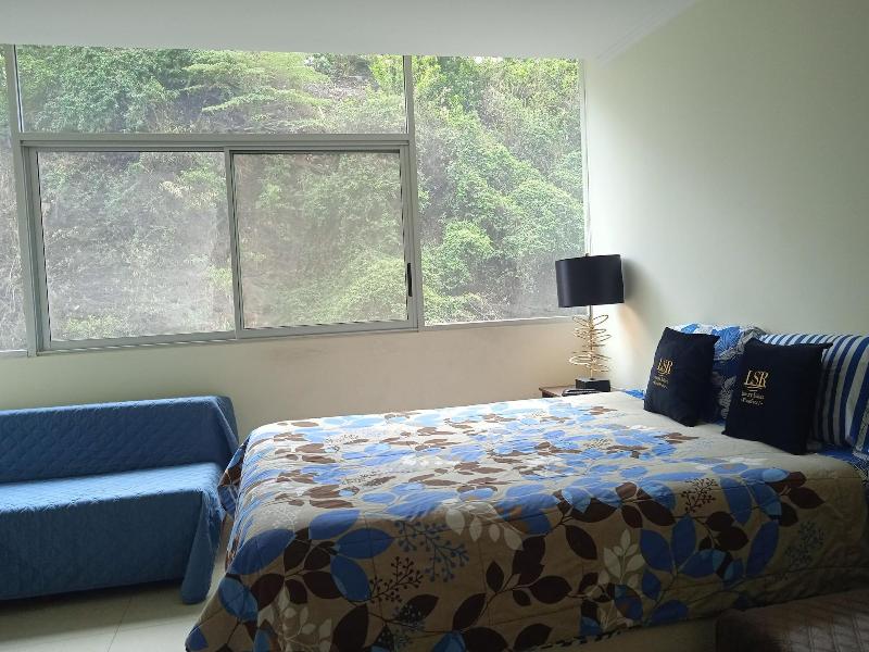 Luxury Suites Riverfront Gye image