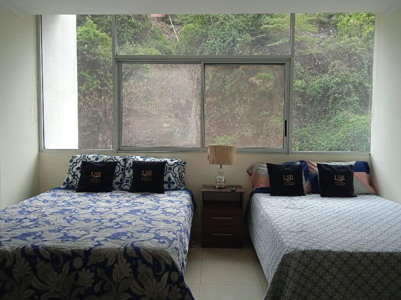 Luxury Suites Riverfront Gye image