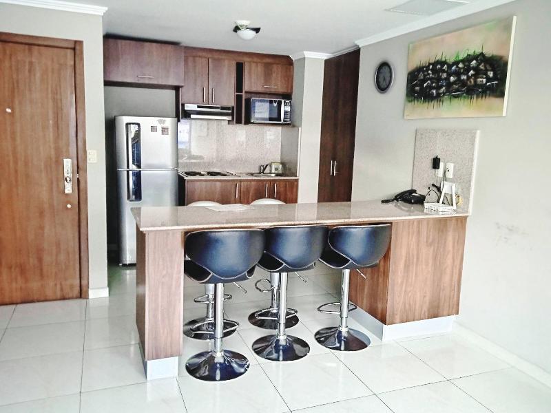 Luxury Suites Riverfront Gye image