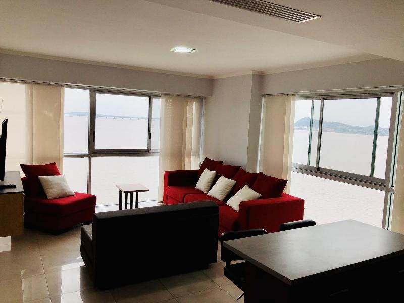 Luxury Suites Riverfront Gye image