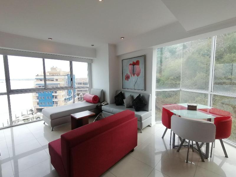 Luxury Suites Riverfront Gye image