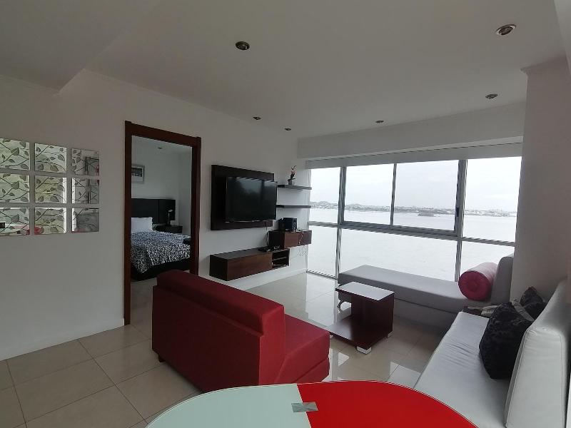Luxury Suites Riverfront Gye image