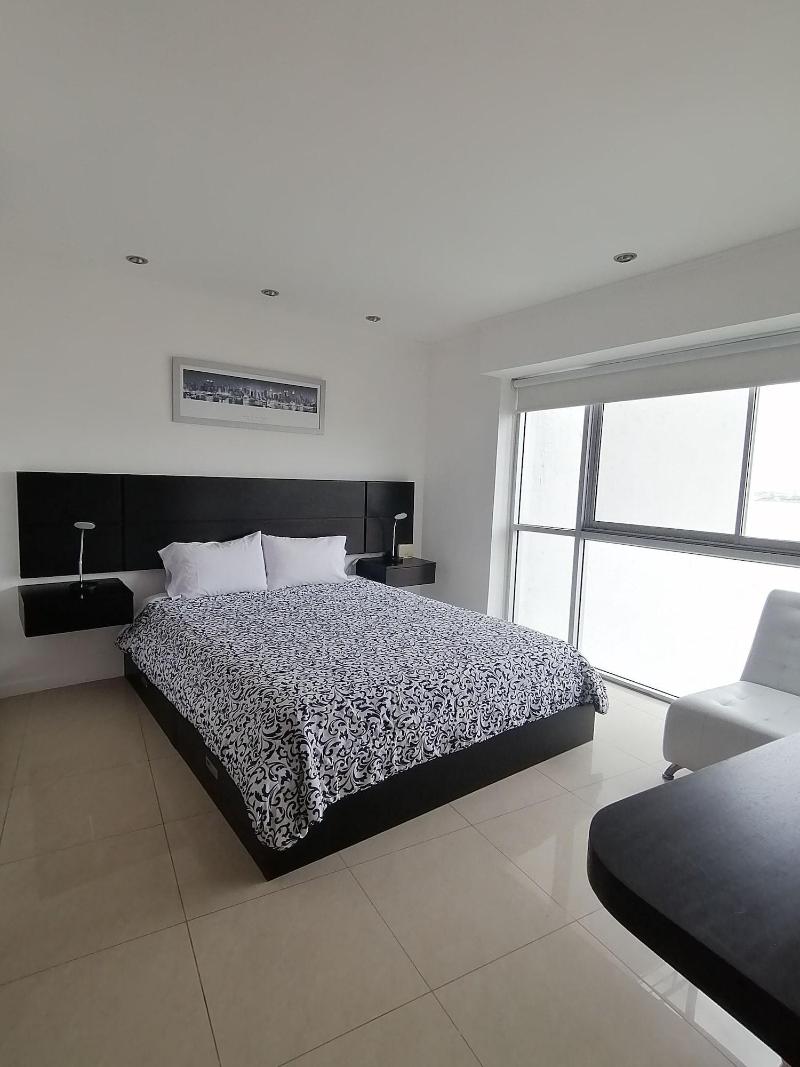 Luxury Suites Riverfront Gye image