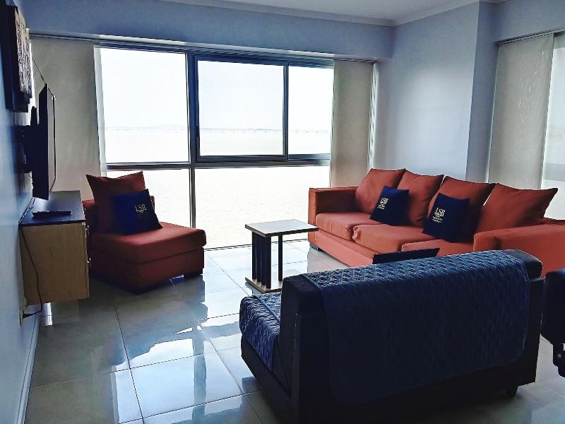 Luxury Suites Riverfront Gye image