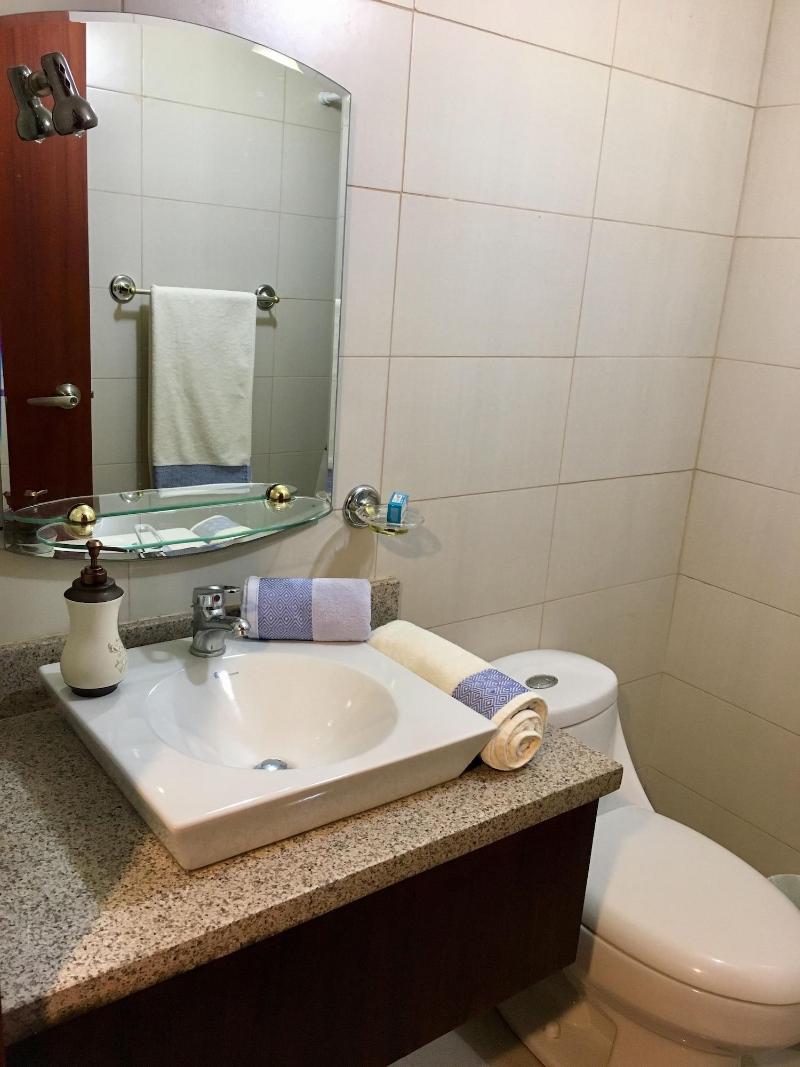Luxury Suites Riverfront Gye image