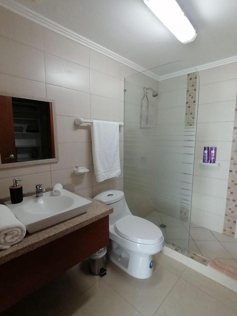 Luxury Suites Riverfront Gye image