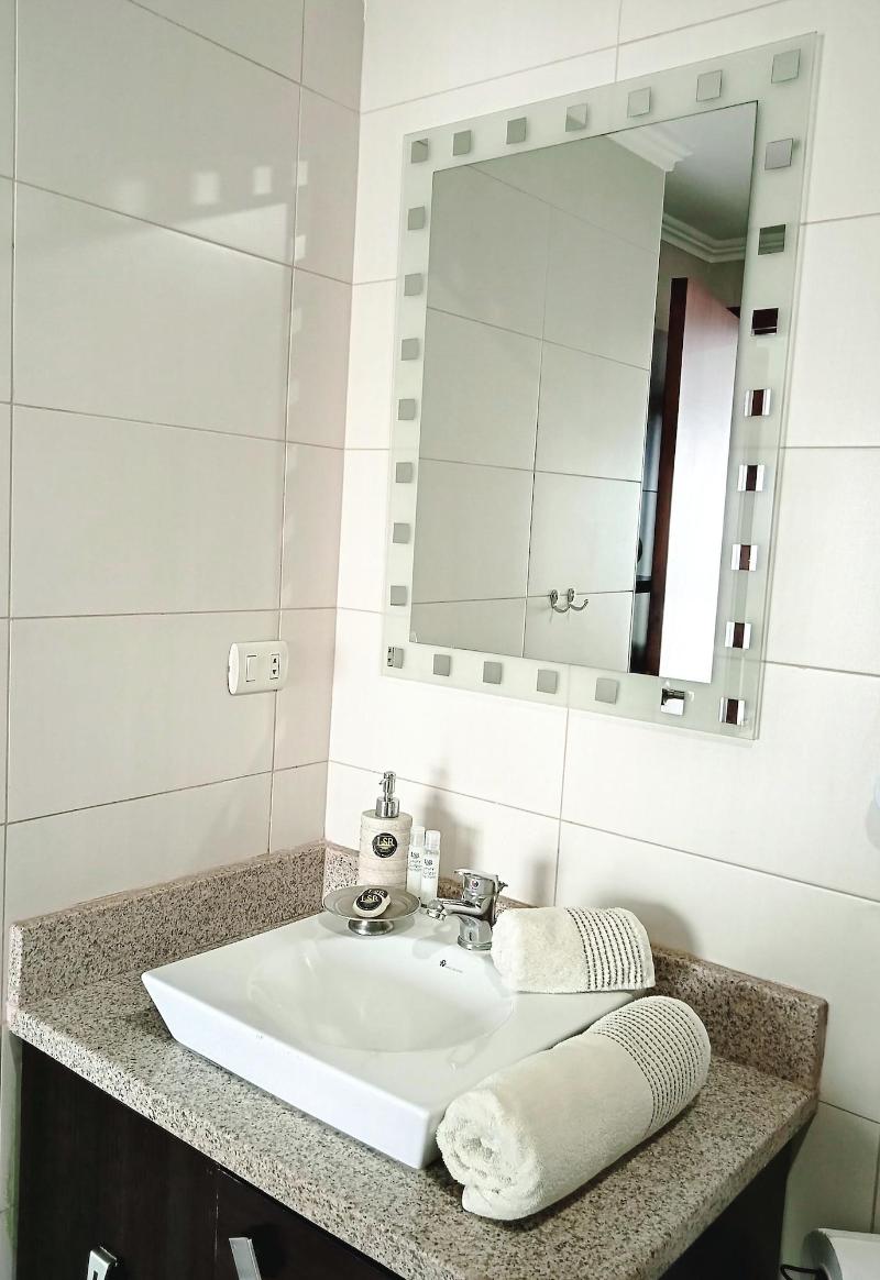 Luxury Suites Riverfront Gye image