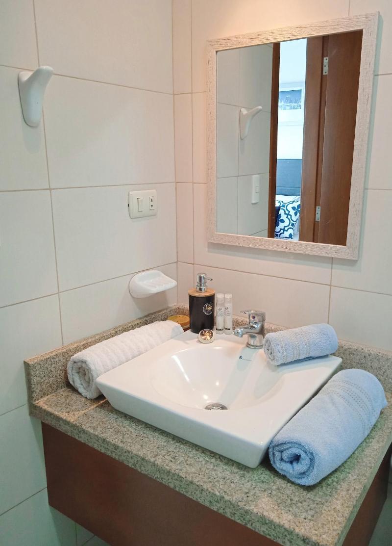 Luxury Suites Riverfront Gye image