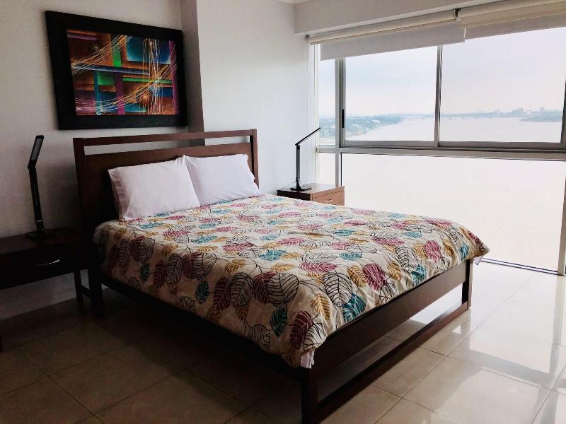 Luxury Suites Riverfront Gye image