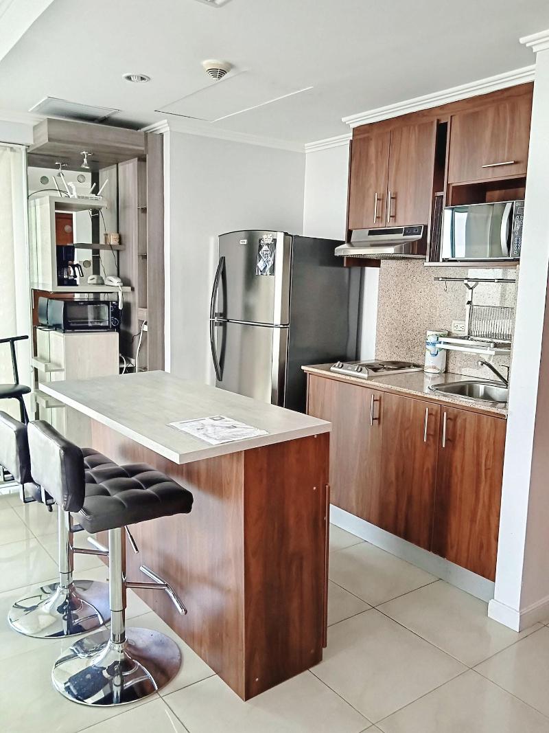 Luxury Suites Riverfront Gye image