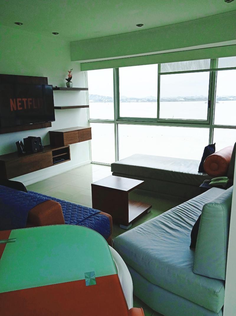 Luxury Suites Riverfront Gye image