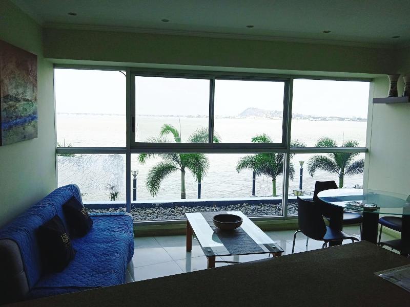 Luxury Suites Riverfront Gye image