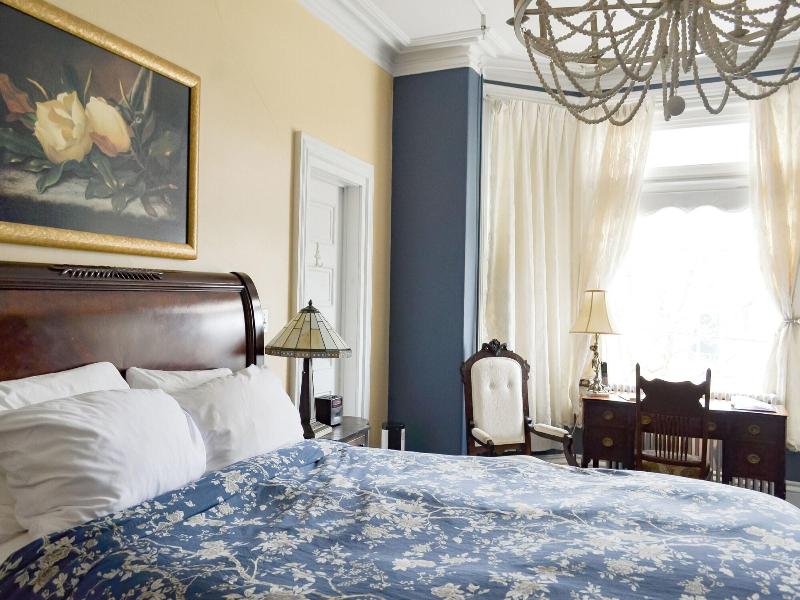 The Roses Heritage Inn image