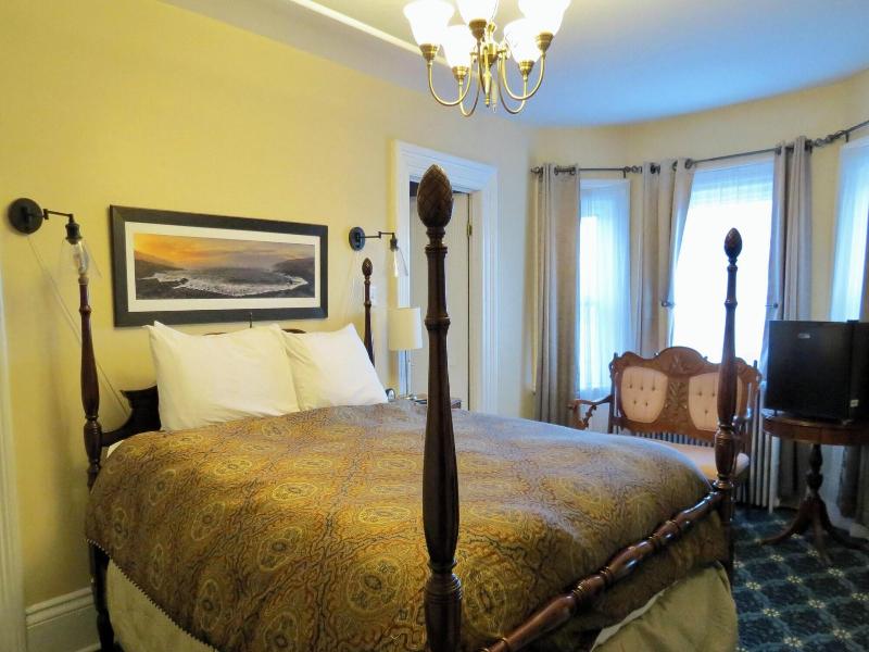 The Roses Heritage Inn image