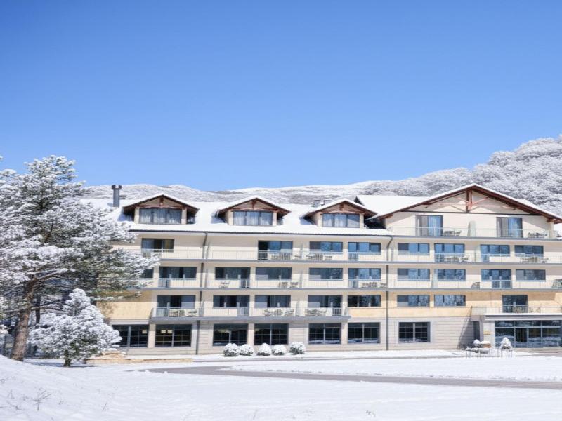 Apricot Aghveran Resort image