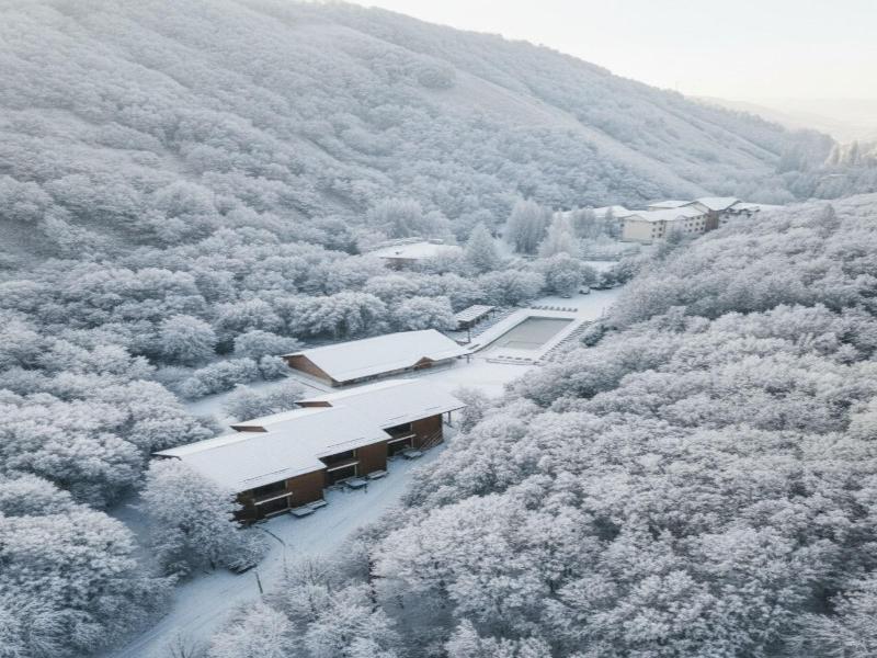 Apricot Aghveran Resort image