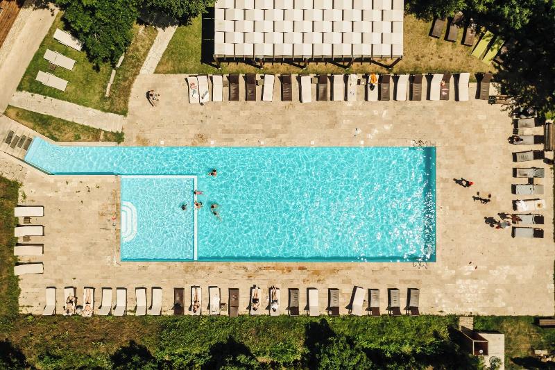 Apricot Aghveran Resort image