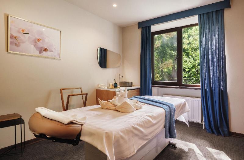 Apricot Aghveran Resort image