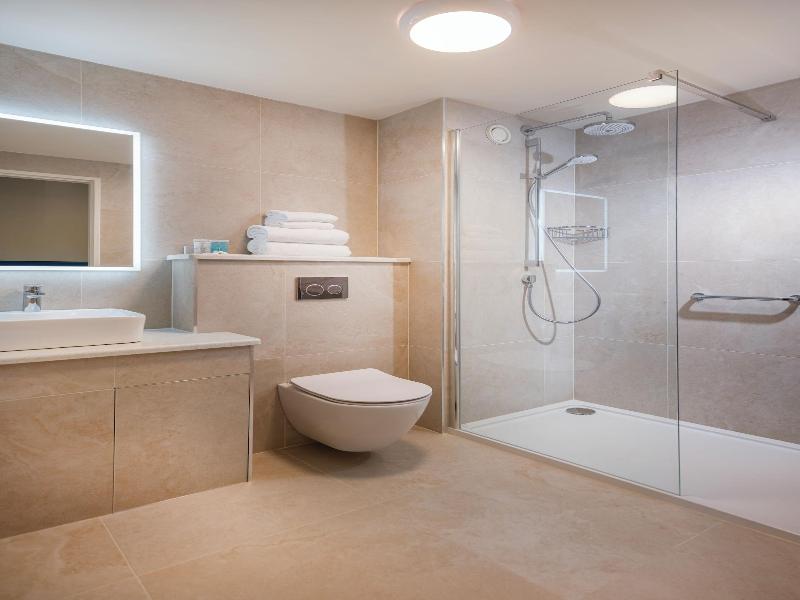 Four Seasons Hotel Carlingford image