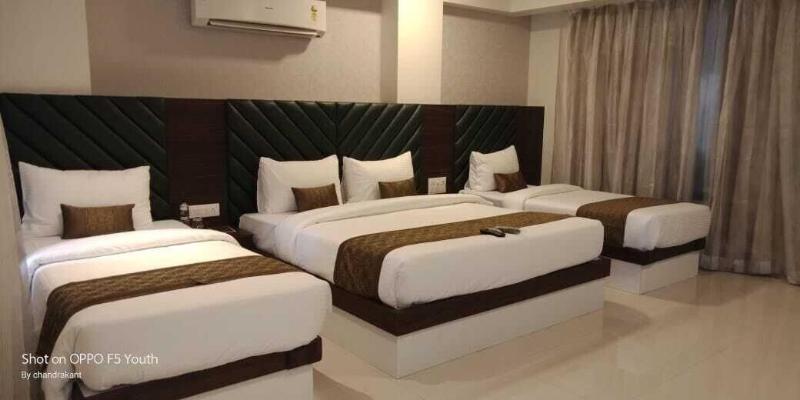 Hotel Seven Sky image
