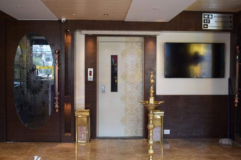 Hotel Seven Sky image