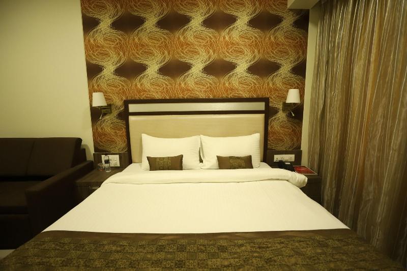 Hotel Seven Sky image
