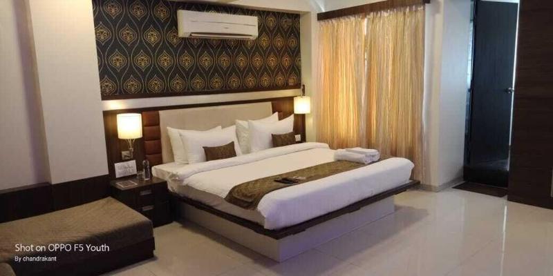 Hotel Seven Sky image