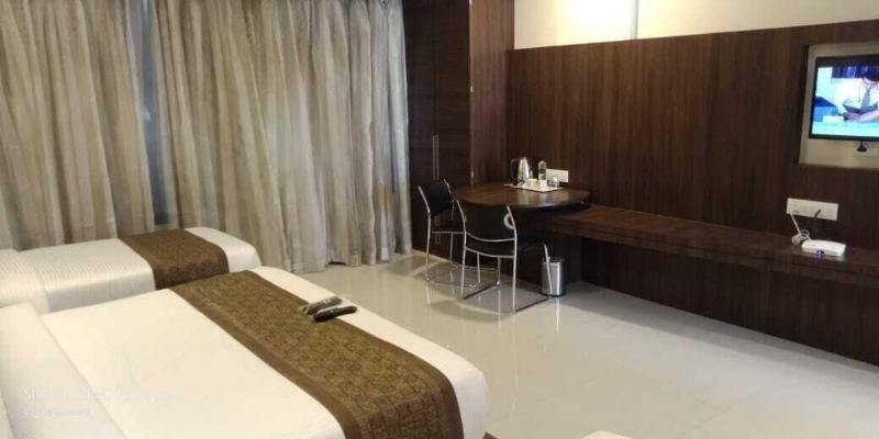 Hotel Seven Sky image