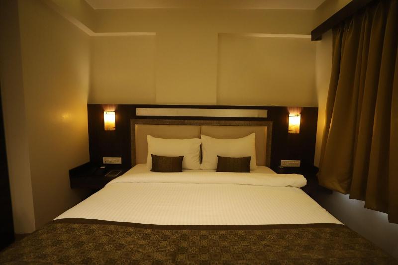 Hotel Seven Sky image