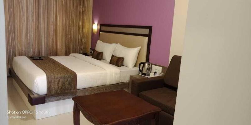 Hotel Seven Sky image