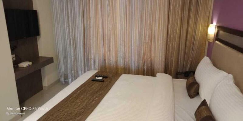 Hotel Seven Sky image