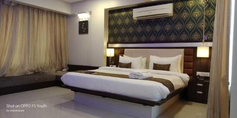 Hotel Seven Sky image