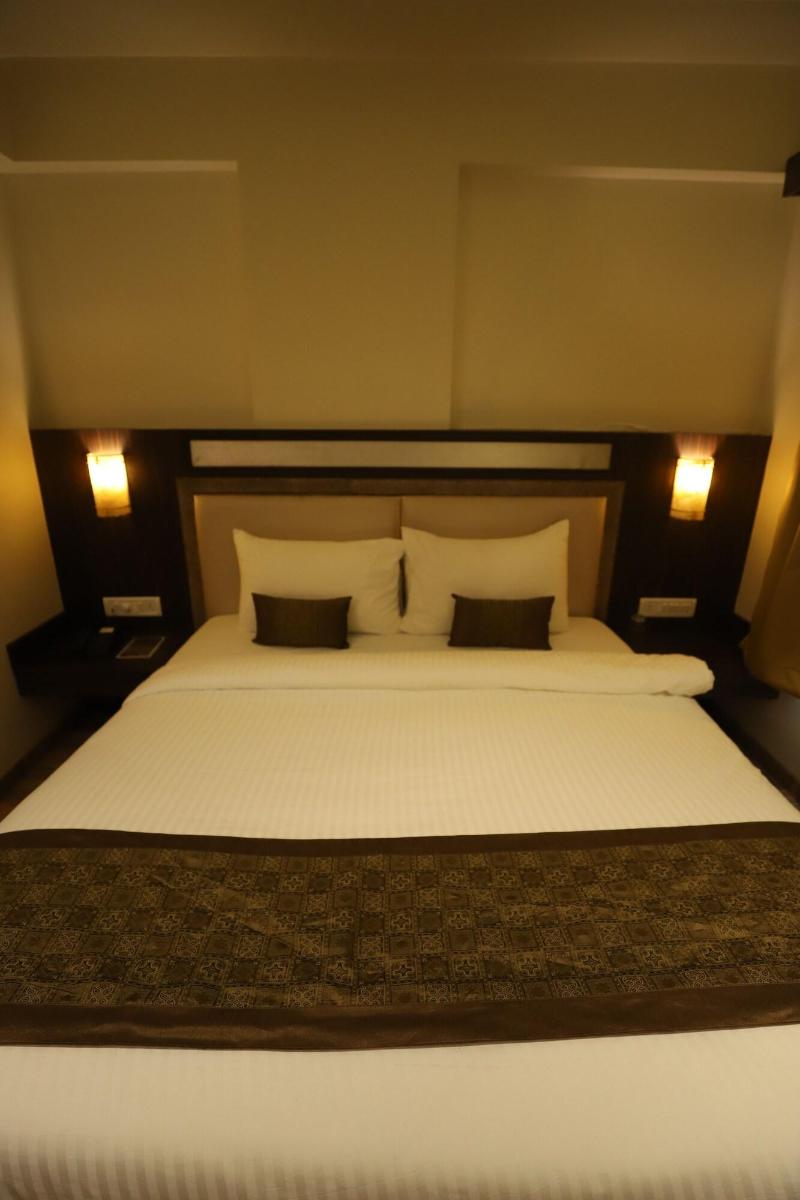 Hotel Seven Sky image