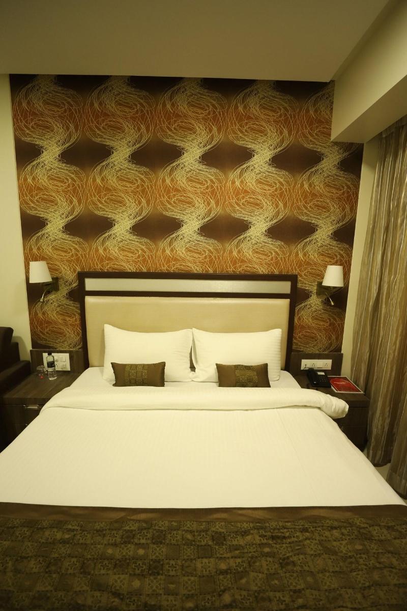 Hotel Seven Sky image
