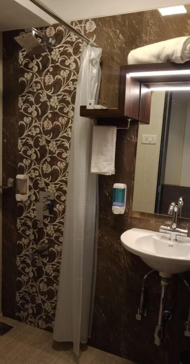 Hotel Seven Sky image