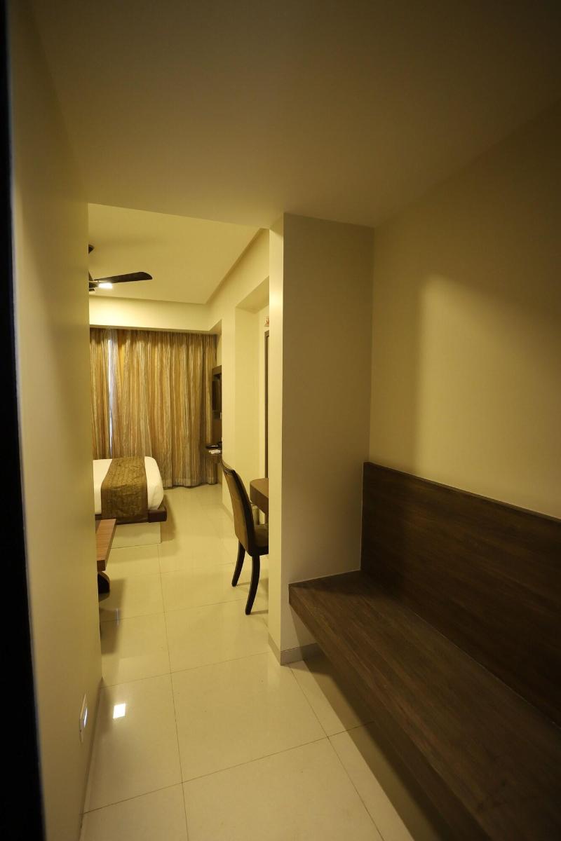 Hotel Seven Sky image