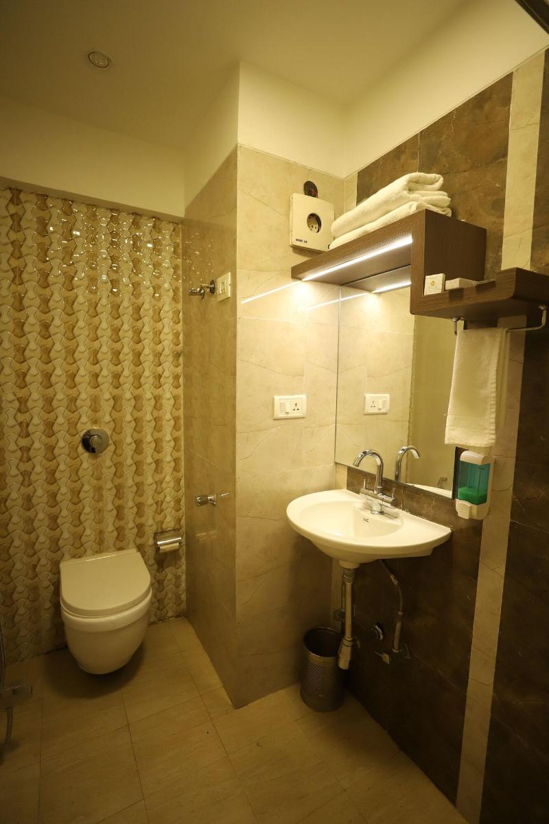Hotel Seven Sky image
