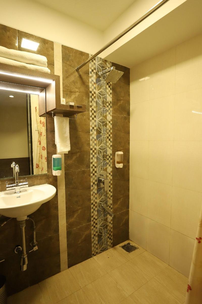 Hotel Seven Sky image