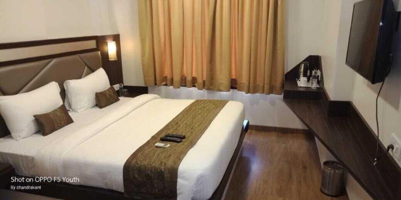 Hotel Seven Sky image
