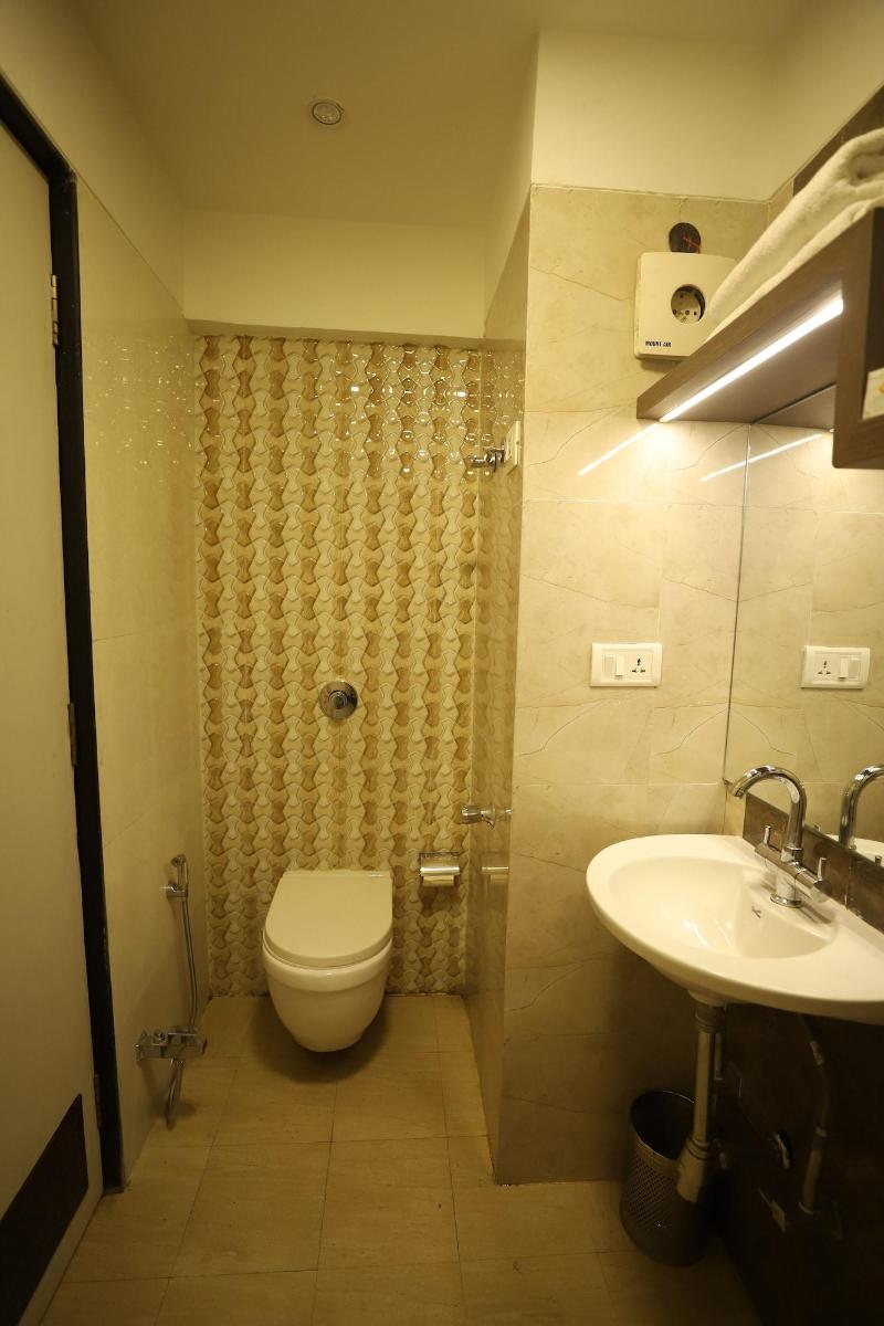 Hotel Seven Sky image