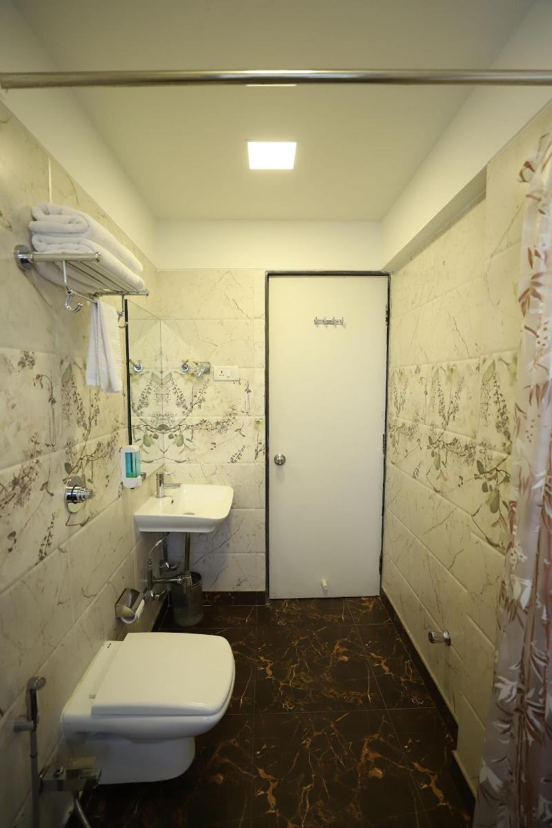 Hotel Seven Sky image
