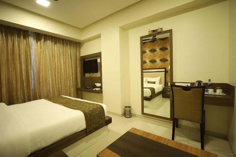 Hotel Seven Sky image