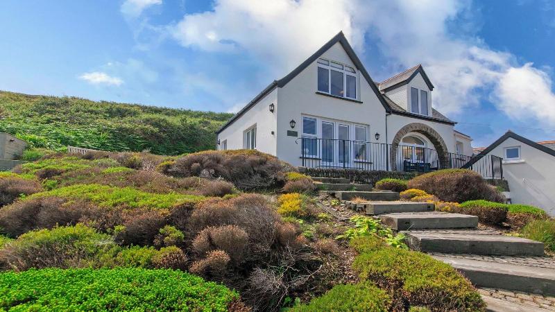 Stables Croyde 4 Bedrooms Sleeps 8 Sea Beach Views image