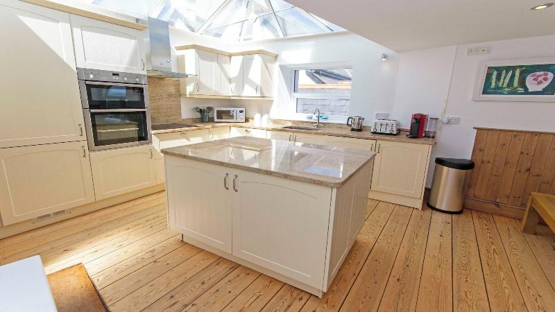 Stables Croyde 4 Bedrooms Sleeps 8 Sea Beach Views image