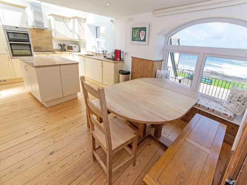 Stables Croyde 4 Bedrooms Sleeps 8 Sea Beach Views image