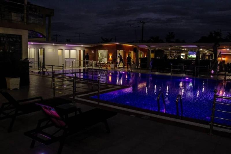 Villa Park Hotels image
