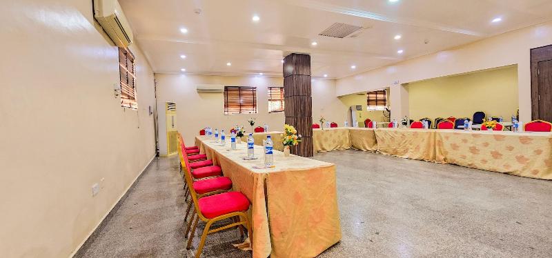 Villa Park Hotels image